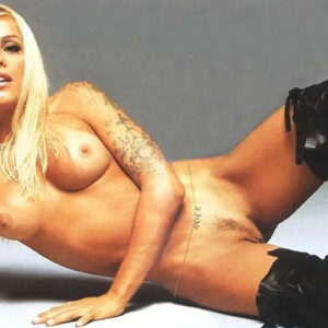 Cantora Syang pelada na Playboy