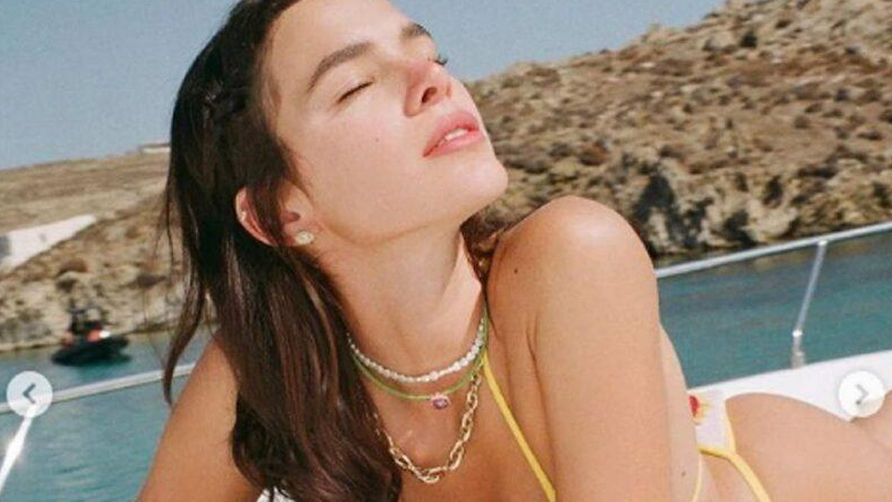 Bruna Marquezine pelada