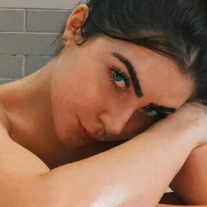 Nudes de Jade Picon pelada na banheira