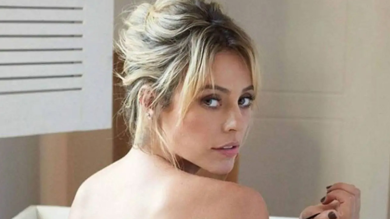 Paolla Oliveira pelada