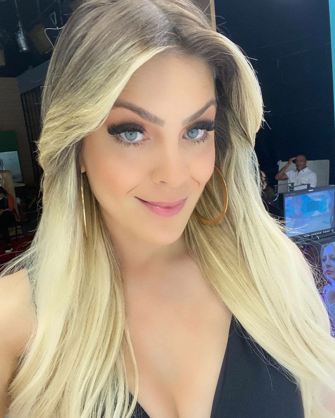 Decote da apresentadora Renata Fan da Band