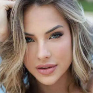 Gabi Martins Pelada