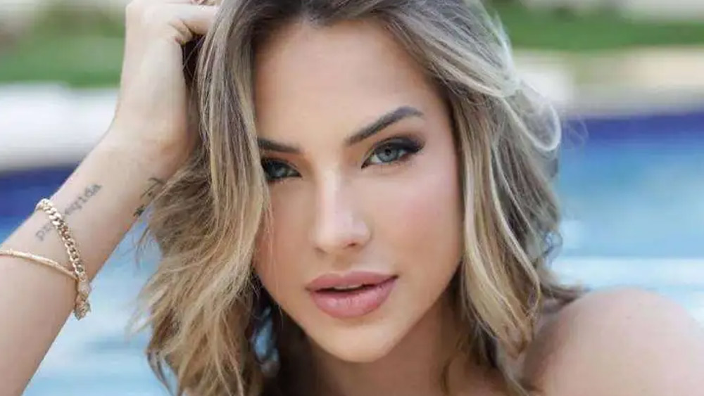 Gabi Martins Pelada