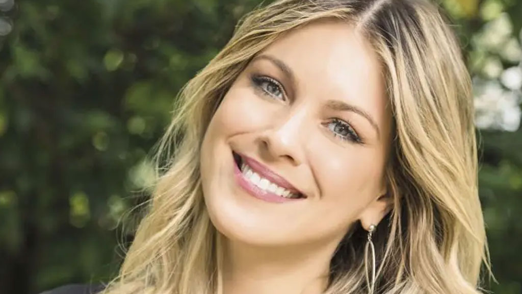 Renata Fan Nudes e fotos sensuais de biquíni