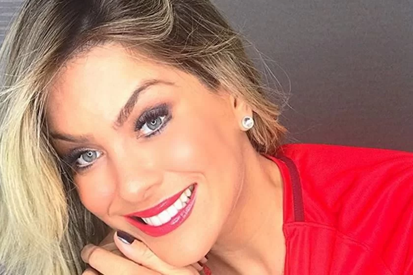 Renata Fan lindo sorriso