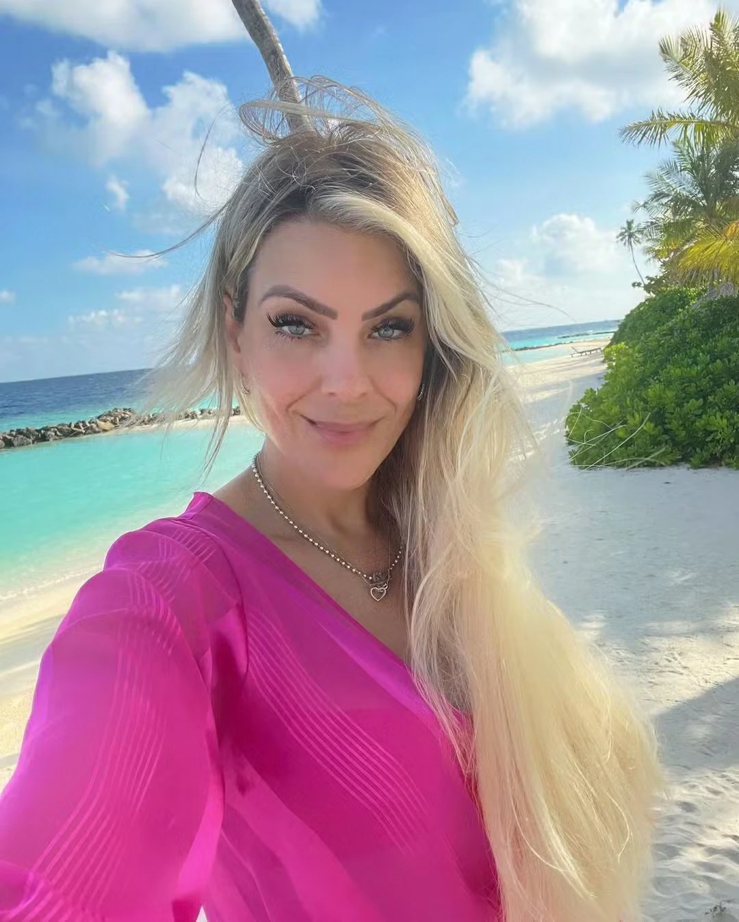 Renata Fan mostrando sua beleza