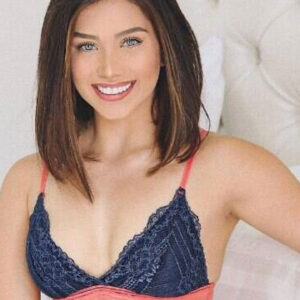 Flávia Pavanelli pelada e em fotos sensuais