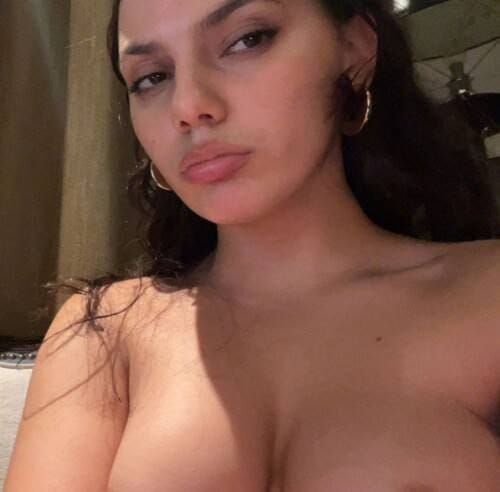 Nudes de Atriz Dafne Keen Pelada