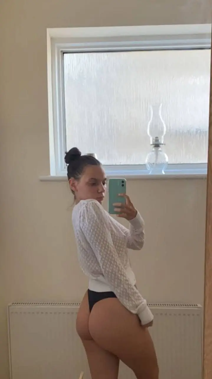 Nudes de Atriz Dafne Keen Pelada