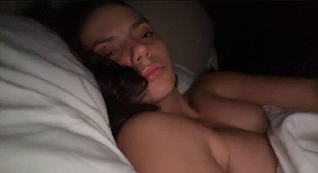 Nudes de Atriz Dafne Keen Pelada