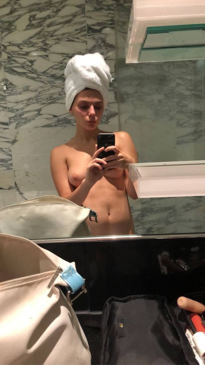 Nudes de Atriz Dafne Keen Pelada