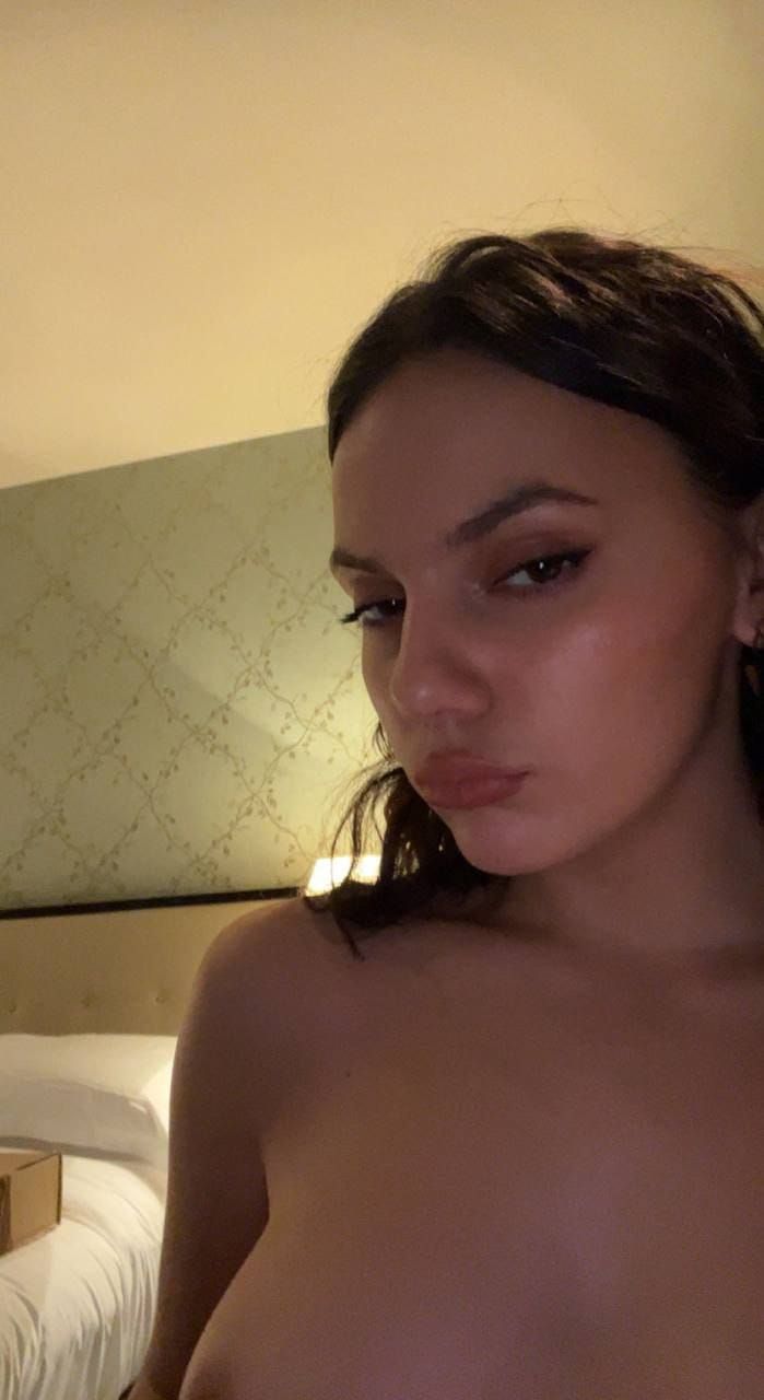 Nudes de Atriz Dafne Keen Pelada
