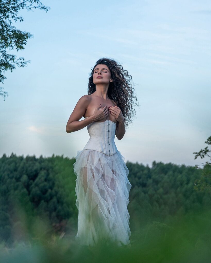 Paula Fernandes Nua (Nudes + Fotos Sensuais da Cantora)