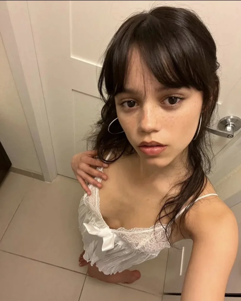 Jenna Ortega Pelada (Nudes da Atriz Nua + Fotos Sensuais)