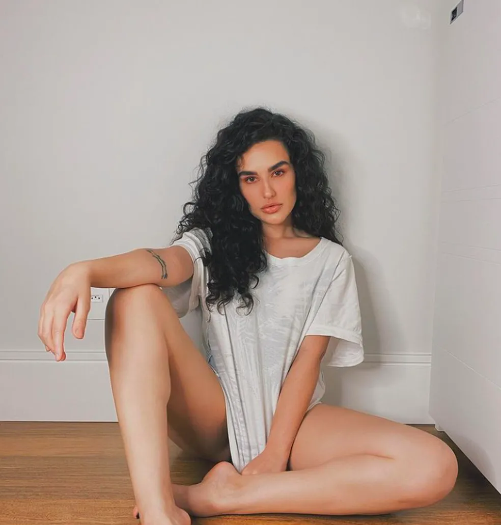 Foto sensual de Kéfera Buchmann