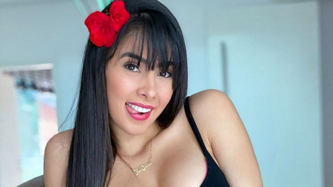 Juliana Bonde Pelada - Fotos Sensuais de cantora Juliana Caetano