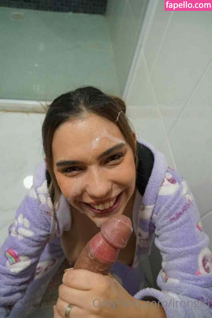 Ironzinha Girl pelada fazendo boquete