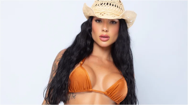 Rayane Figliuzzi nua - Foto Sensual de Biquíni