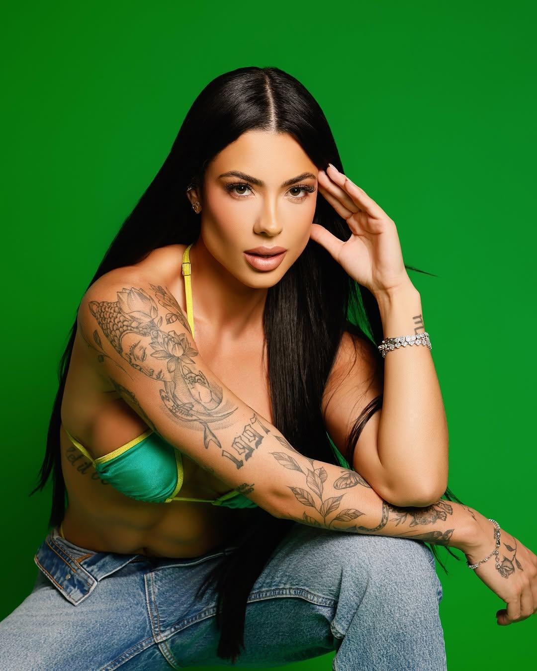Rayane Figliuzzi nua - Foto Sensual de Biquíni