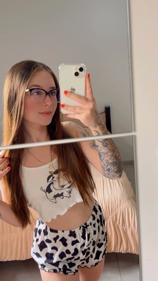 Lari do Privacy Nua (Larizinhafans): Novinha Branquinha Linda Lari do Privacy Nua (Larizinhafans): Novinha Branquinha Pelada