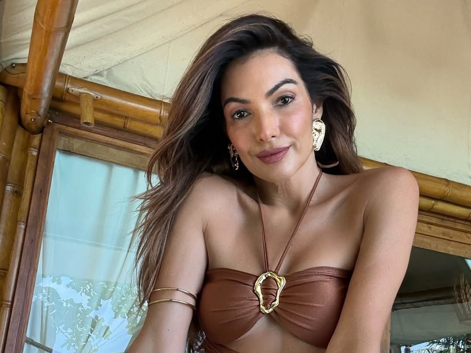 Apresentadora Patrícia Poeta linda de biquíni
