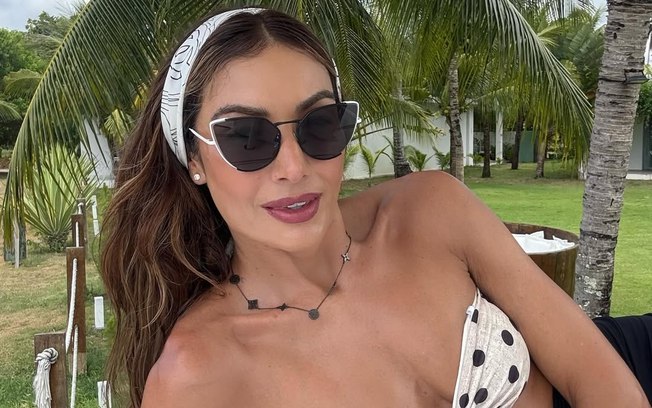 Apresentadora Patrícia Poeta linda de biquíni