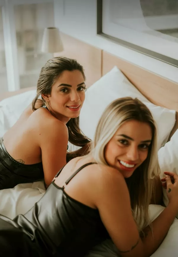 Key Alves e sua irmã Gêmea Peladas Key Alves e sua irmã gêmea peladas