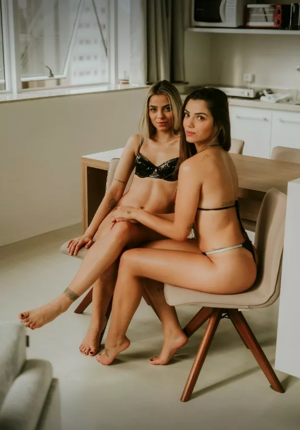 Key Alves e sua irmã Gêmea Peladas Key Alves e sua irmã gêmea peladas