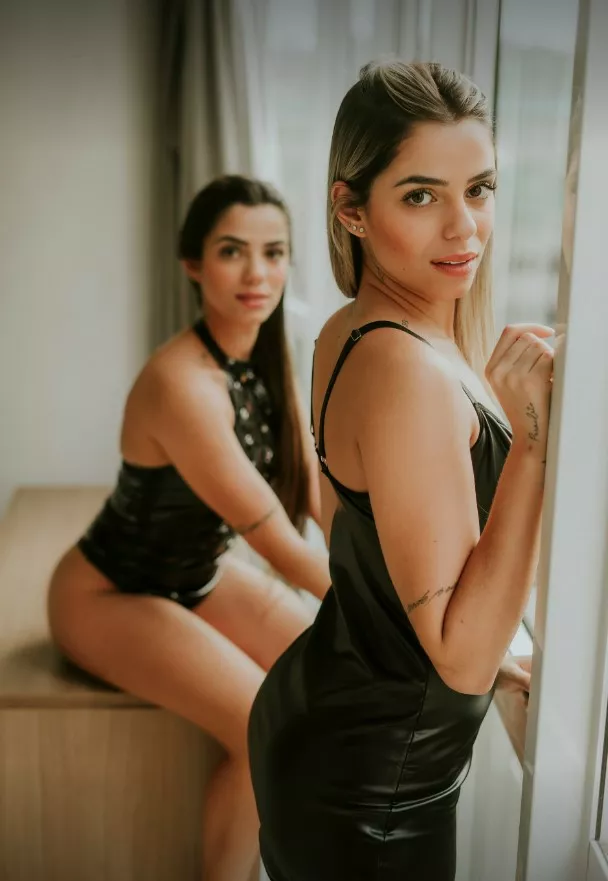 Key Alves e sua irmã Gêmea Peladas Key Alves e sua irmã gêmea peladas