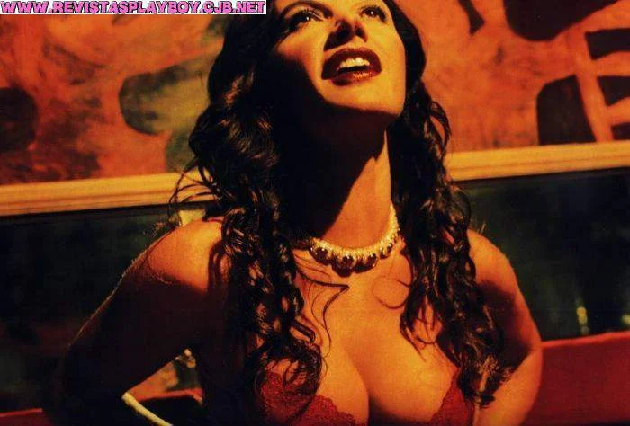 Luma de Oliveira nua na Playboy 2001