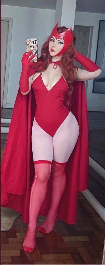 Fê Galvão Cosplay de Feiticeira Escarlate